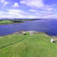 Ilustración para el artículo titulado Por menos de 400 mil euros puedes comprar esta preciosa isla de Escocia donde se cometió un terrible asesinato